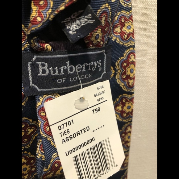 Burberry of London Patterned SilK Men’s Necktie - Picture 2 of 6